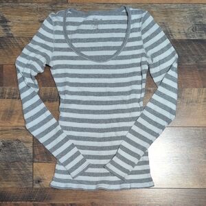 Old Navy Gray and White Striped Long Sleeve Tee